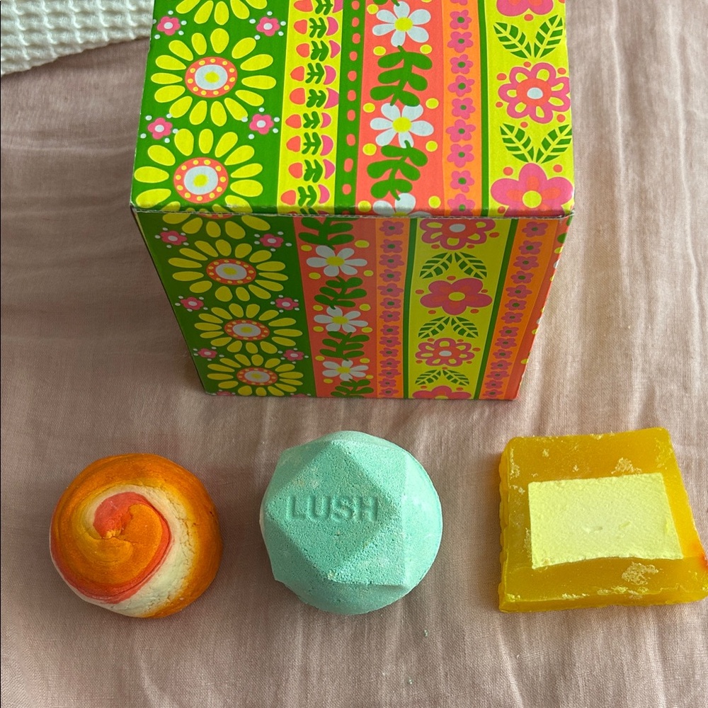 Lush Bath Soak & Bubbles Set - Orange, Blue, Yellow